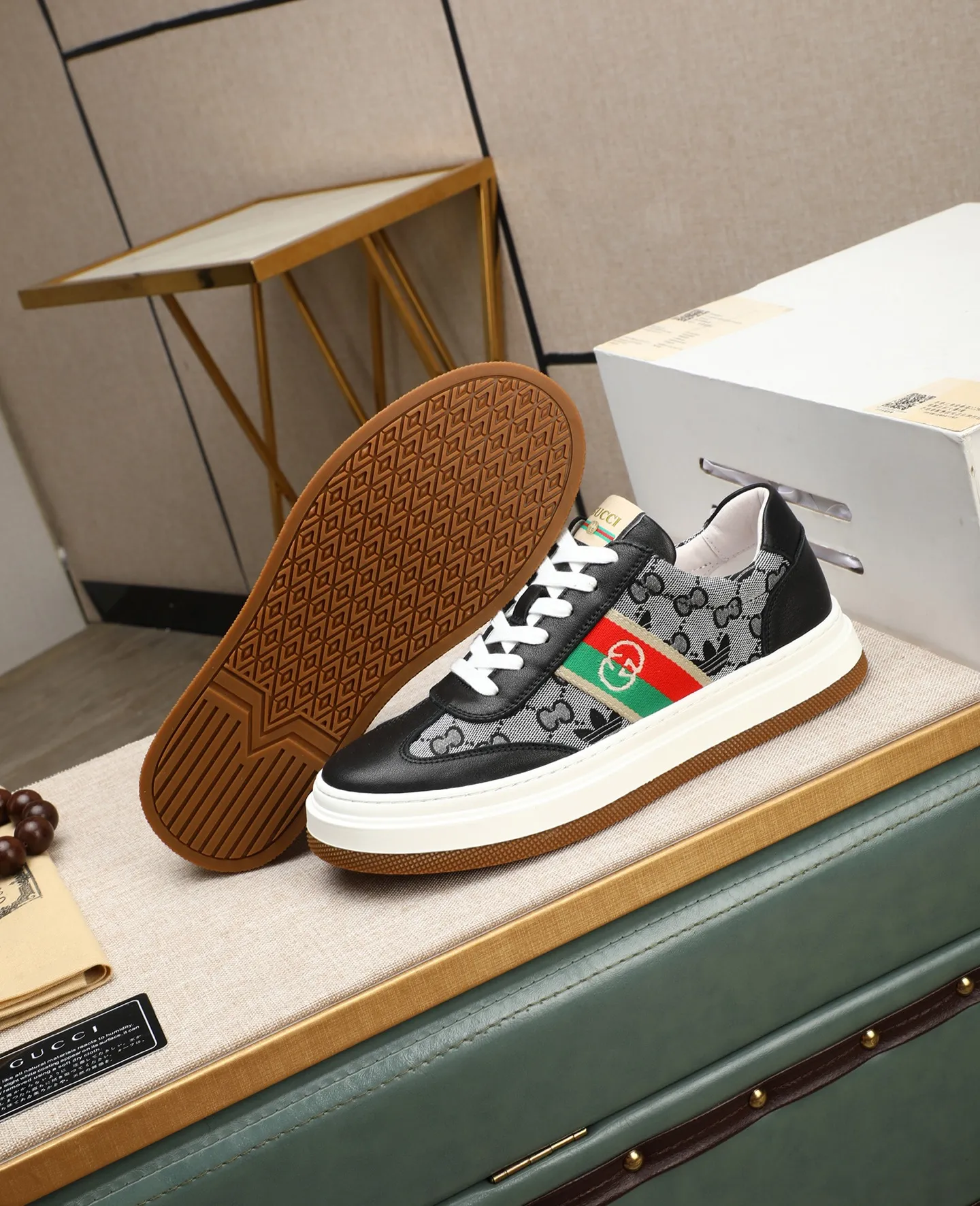 Men's shoes 💰420 GUCCI🔍🔍The latest model is available at the counter simultaneously. Original calfskin imported from Italy, genuine leather lining, (high-end, extravagant and classy) with exquisite workmanship. Sole: Original sole provided by the original factory. ⚠Exclusive double-layer movable molded sole is super comfortable⚠. Photographed in real life. 🎬The real thing is better. 🔍🔍"High quality·Follow the order" code number 38-44